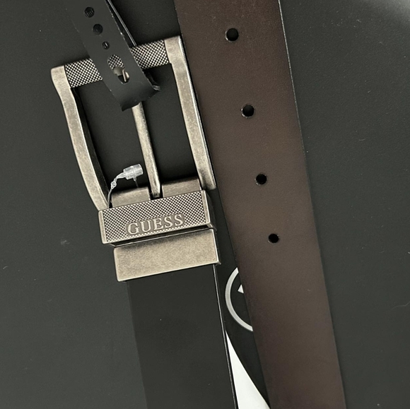 Guess men's reversible belt size S - Picture 3 of 4